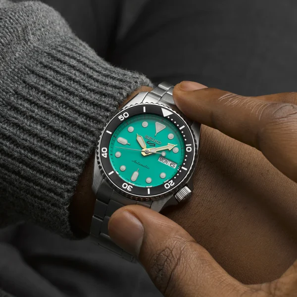Seiko 5 Sports SKX Midi Teal 38mm Mens Watch - Image 4