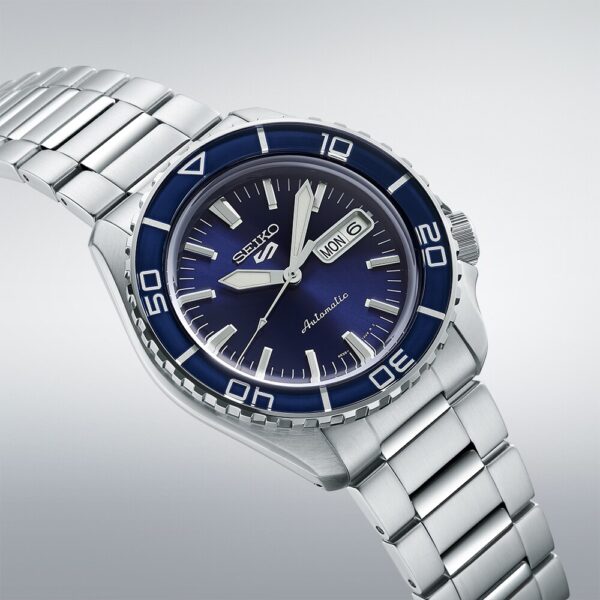 Seiko 5 Sports SKX 42.5mm Mens Watch Blue - Image 3